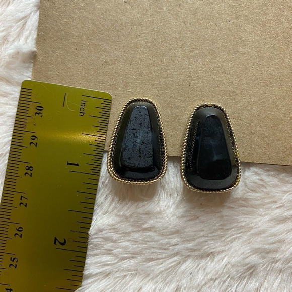 ❤️Black Tear Drop Shape Clip On Earrings - Picture 5 of 5